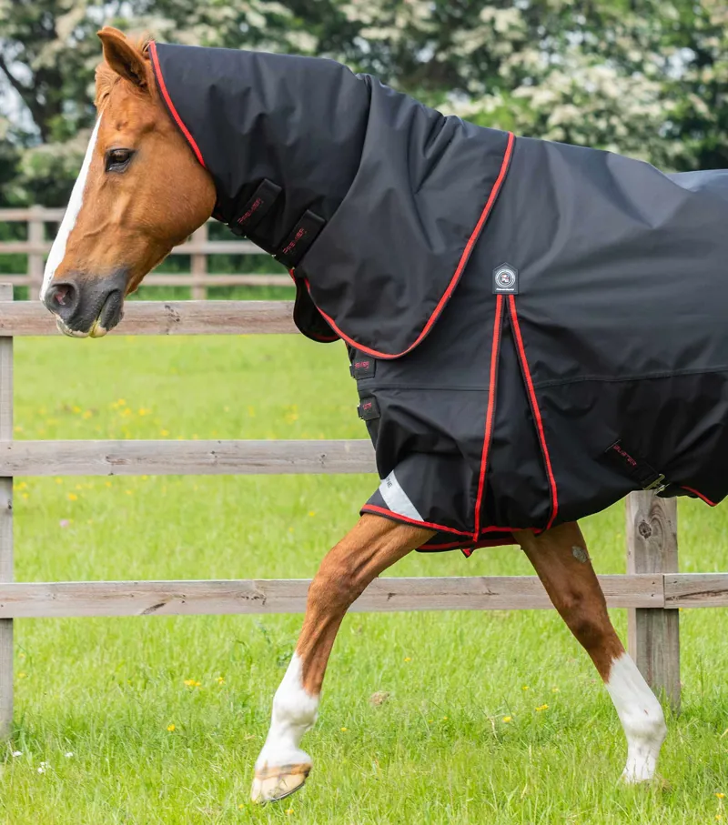 Premier Equine Buster 250g Turnout Rug With Classic Neck Cover Black 4 Premier Equine Buster 250g Turnout Rug With Classic Neck Cover Black - Image 2