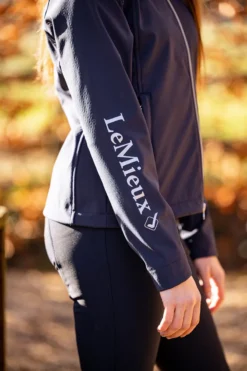 LeMieux Junior Elite Soft Shell Jacket Navy 13 LeMieux Junior Elite Soft Shell Jacket Navy -Equestrian Supply Store IT03158 detail juniorelitesoftshell navy 2