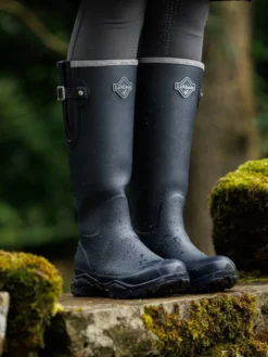 LeMieux Stride Wellington Boot Navy -Equestrian Supply Store it03617 lifestyle stridewellingtonboot navy 8 copy