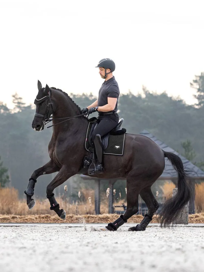 LeMieux Puissance Suede Dressage Square Black 6 LeMieux Puissance Suede Dressage Square Black - Image 4