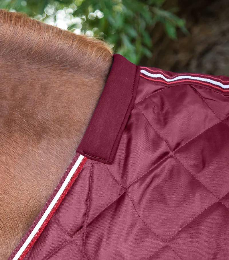 Premier Equine Tuscan Stable Rug 100g Burgundy 4 Premier Equine Tuscan Stable Rug 100g Burgundy - Image 2